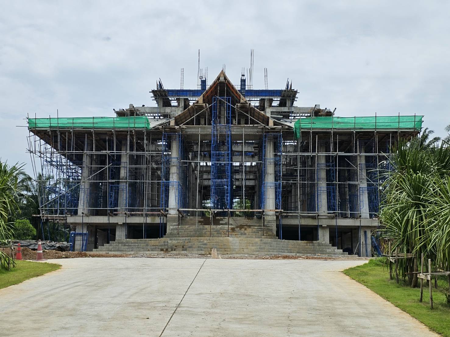 โครงการก่อสร้างอุโบสถวัดมหาธาตุแหลมสัก