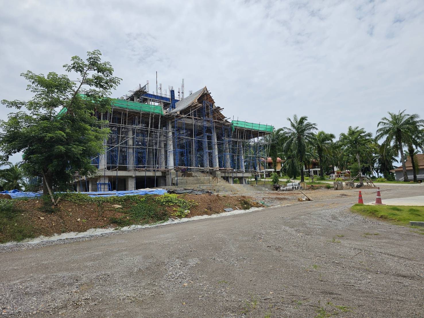 โครงการก่อสร้างอุโบสถวัดมหาธาตุแหลมสัก